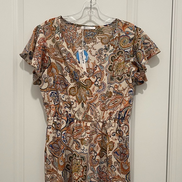 NWT Cupshe M Charleigh Flared Sleeve V-Neck Dress - Picture 5 of 8